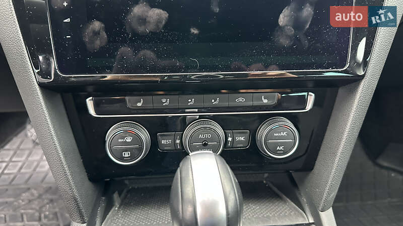 Седан Volkswagen Passat 2019 в Киеве