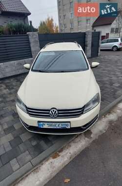 Универсал Volkswagen Passat 2012 в Нововолынске