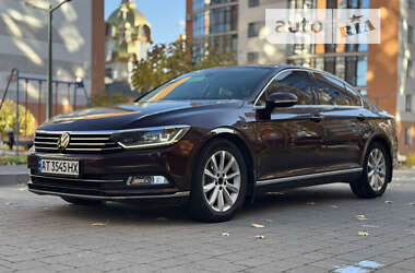 Седан Volkswagen Passat 2015 в Ивано-Франковске