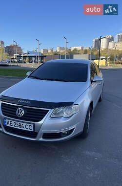 Седан Volkswagen Passat 2006 в Дніпрі