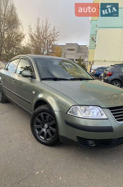 Седан Volkswagen Passat 2003 в Харкові