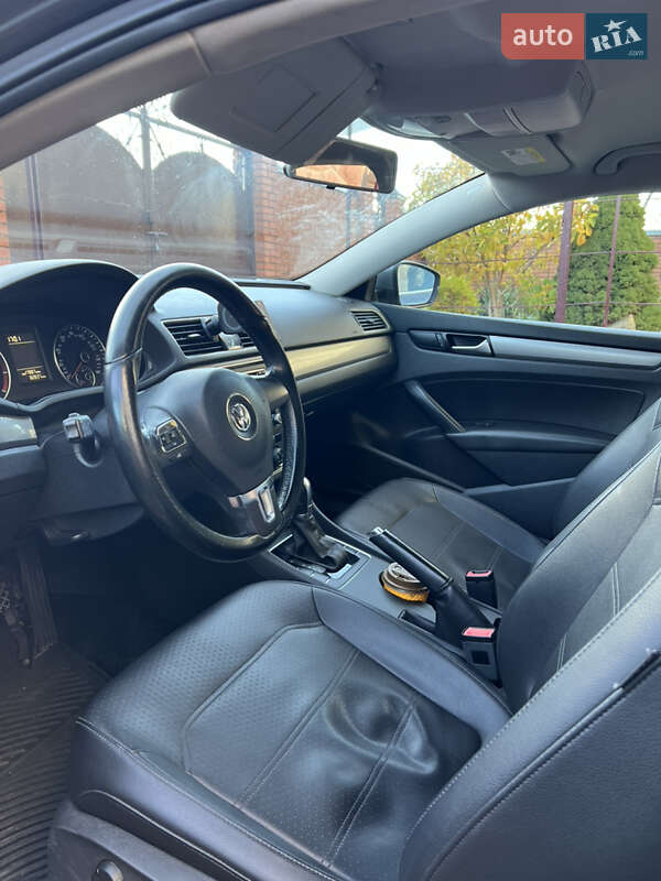 Седан Volkswagen Passat 2015 в Львове