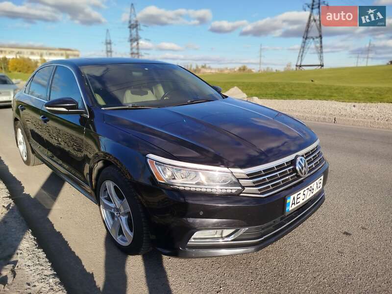 Седан Volkswagen Passat 2017 в Днепре