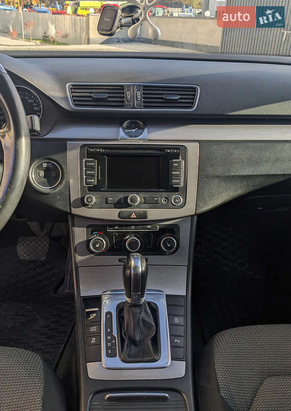 Универсал Volkswagen Passat 2011 в Тернополе