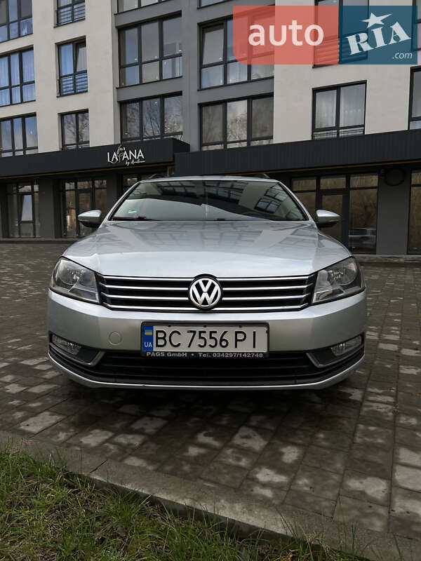 Універсал Volkswagen Passat 2013 в Новояворівську