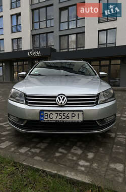 Універсал Volkswagen Passat 2013 в Новояворівську