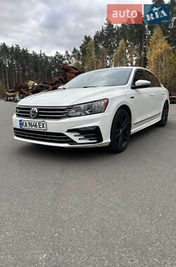 Седан Volkswagen Passat 2017 в Ірпені