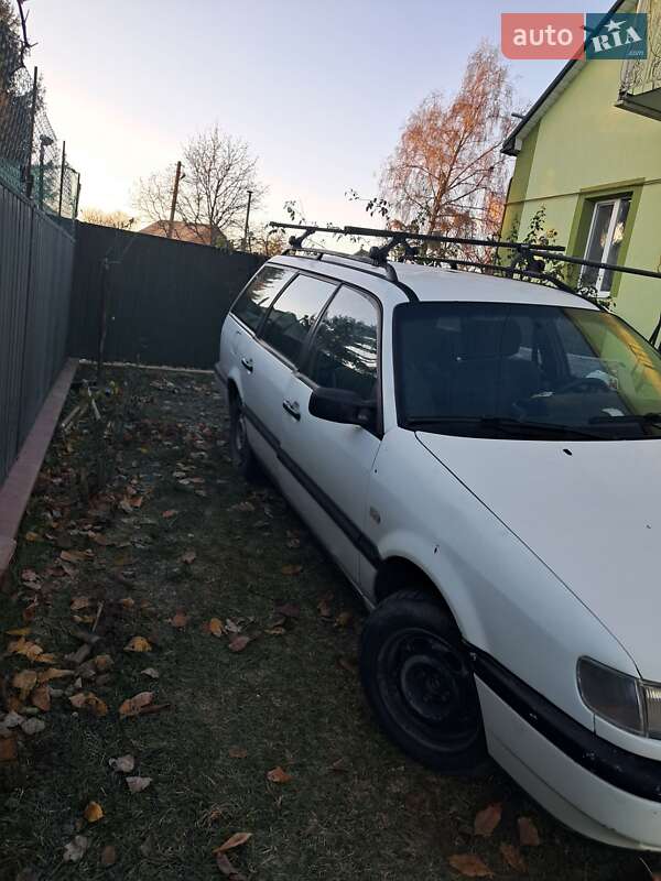 Універсал Volkswagen Passat 1995 в Жовкві