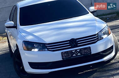 Седан Volkswagen Passat 2014 в Днепре