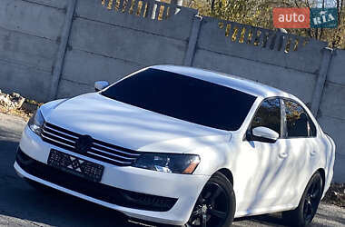 Седан Volkswagen Passat 2014 в Днепре