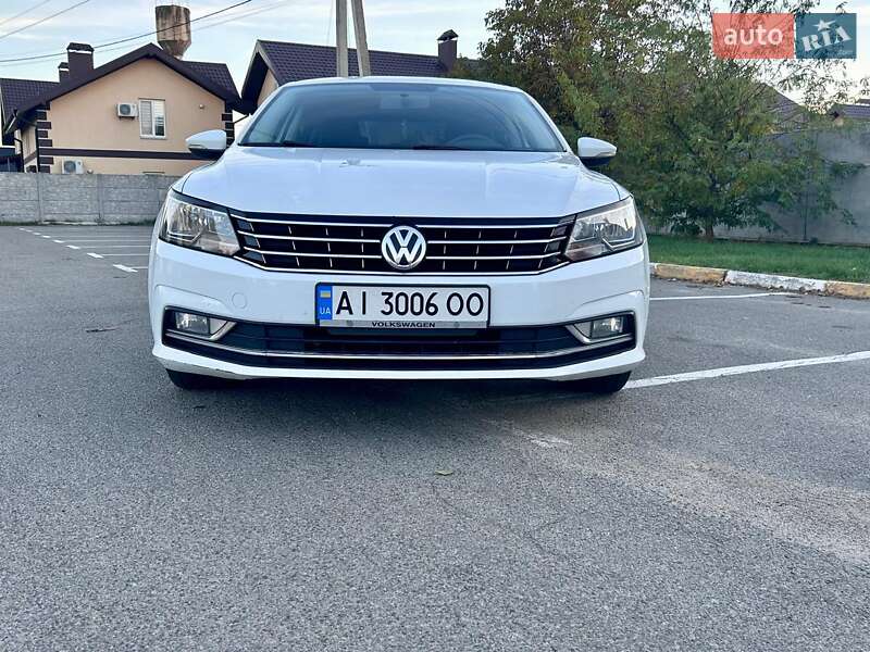 Седан Volkswagen Passat 2016 в Києві