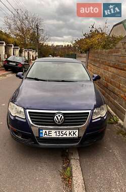 Седан Volkswagen Passat 2005 в Києві