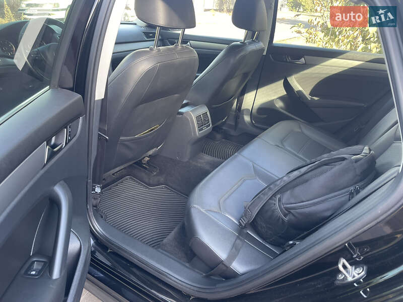 Седан Volkswagen Passat 2014 в Лохвице