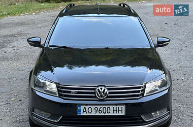 Універсал Volkswagen Passat 2013 в Ужгороді