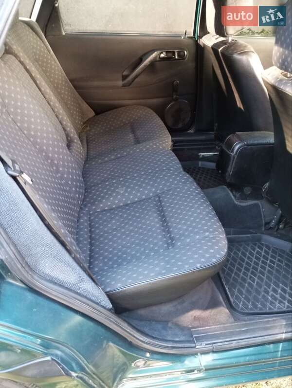 Седан Volkswagen Passat 1996 в Овруче