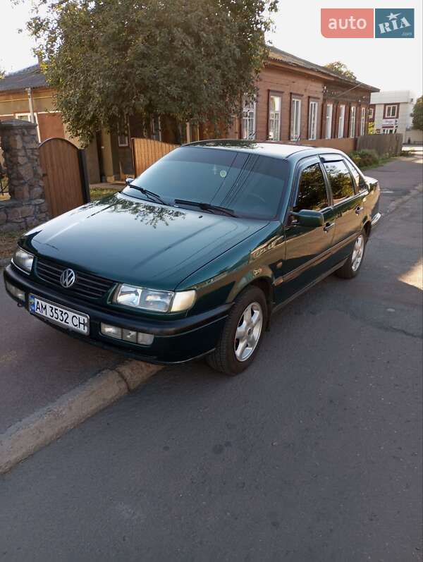 Седан Volkswagen Passat 1996 в Овруче