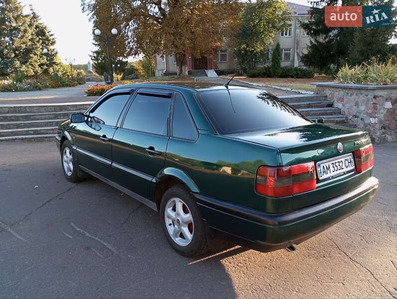 Седан Volkswagen Passat 1996 в Овруче