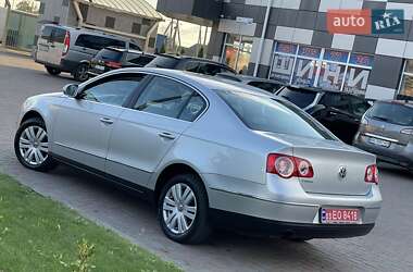 Седан Volkswagen Passat 2006 в Сарнах