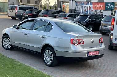 Седан Volkswagen Passat 2006 в Сарнах