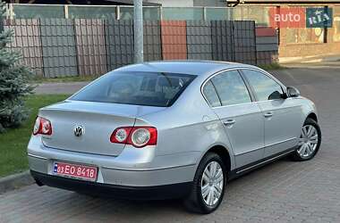 Седан Volkswagen Passat 2006 в Сарнах