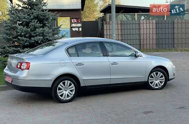 Седан Volkswagen Passat 2006 в Сарнах