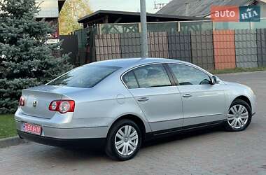 Седан Volkswagen Passat 2006 в Сарнах