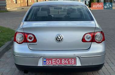 Седан Volkswagen Passat 2006 в Сарнах