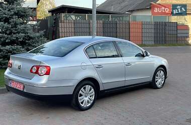 Седан Volkswagen Passat 2006 в Сарнах