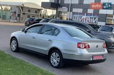 Седан Volkswagen Passat 2006 в Сарнах