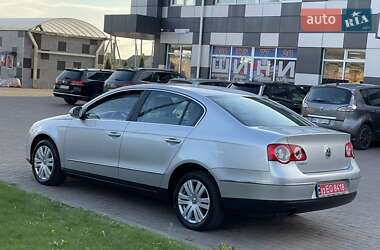 Седан Volkswagen Passat 2006 в Сарнах