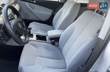 Седан Volkswagen Passat 2006 в Сарнах