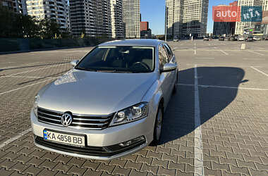 Седан Volkswagen Passat 2011 в Киеве