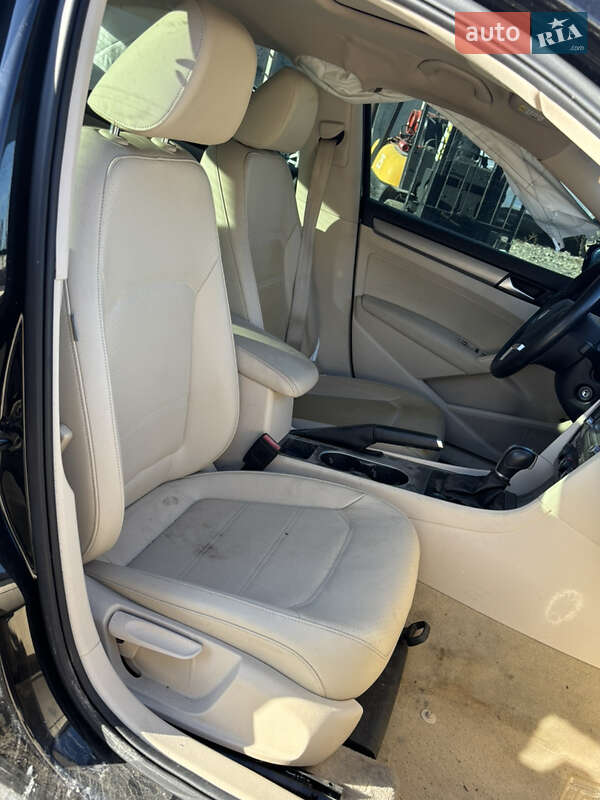 Седан Volkswagen Passat 2013 в Стрые