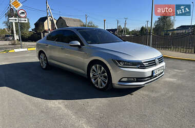 Седан Volkswagen Passat 2015 в Ірпені