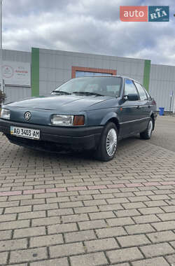 Седан Volkswagen Passat 1989 в Виноградові