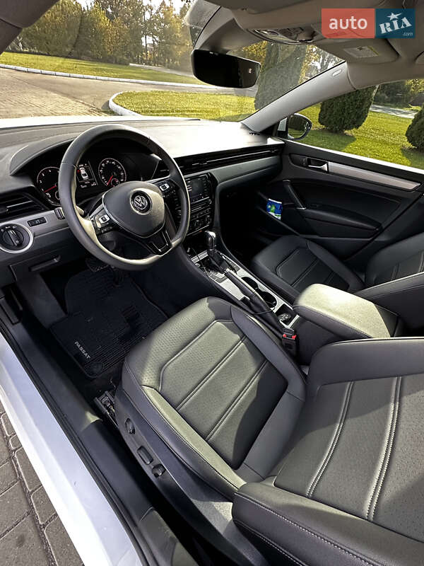 Седан Volkswagen Passat 2020 в Одессе