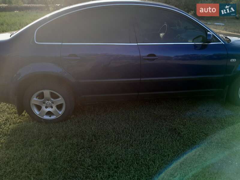 Седан Volkswagen Passat 2001 в Карлівці
