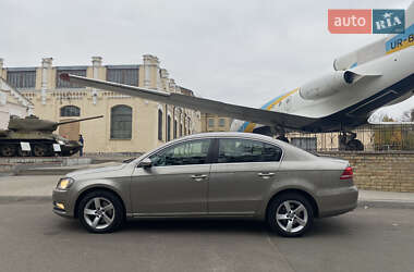 Седан Volkswagen Passat 2012 в Києві