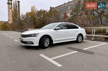 Седан Volkswagen Passat 2017 в Києві