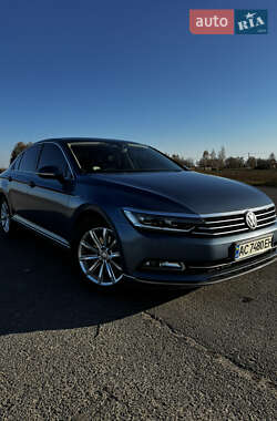 Седан Volkswagen Passat 2014 в Ровно