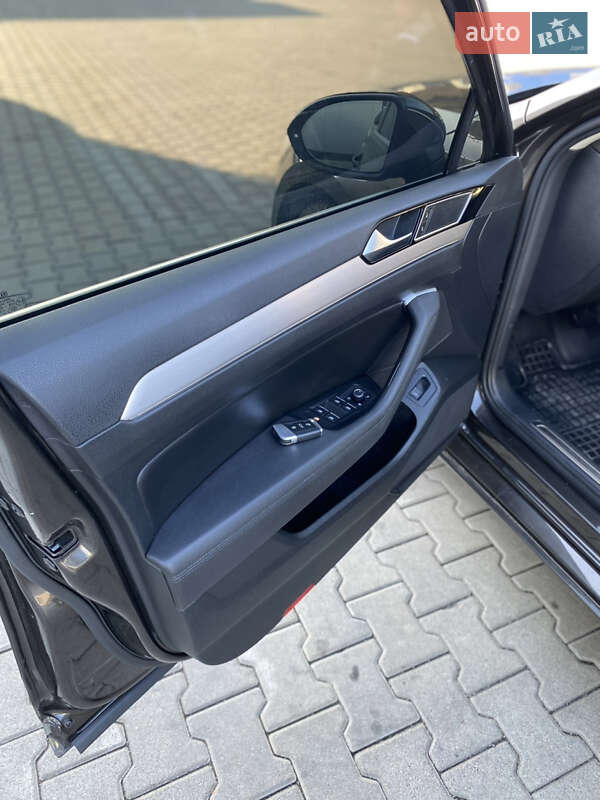 Седан Volkswagen Passat 2018 в Мукачевому