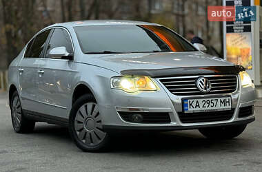 Седан Volkswagen Passat 2005 в Харкові