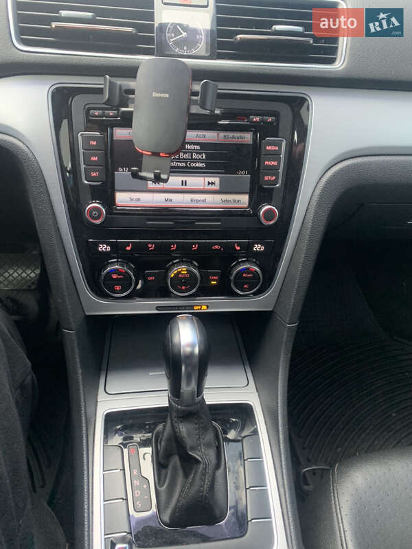 Седан Volkswagen Passat 2012 в Киеве