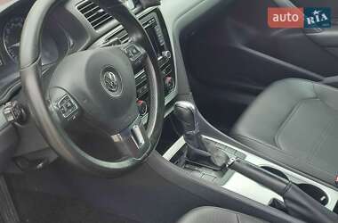 Седан Volkswagen Passat 2012 в Києві