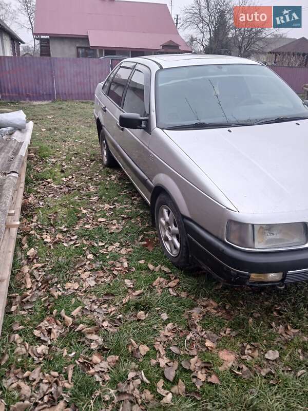 Седан Volkswagen Passat 1990 в Ивано-Франковске