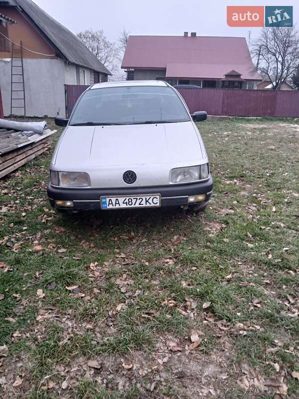 Седан Volkswagen Passat 1990 в Ивано-Франковске