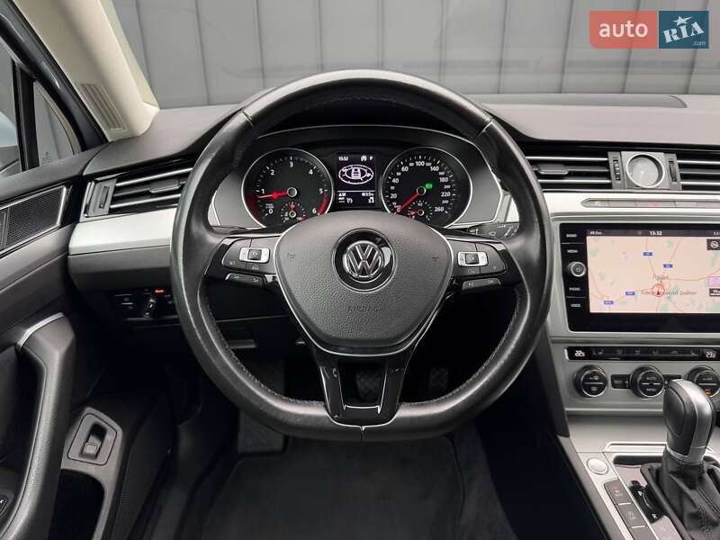 Универсал Volkswagen Passat 2018 в Киеве