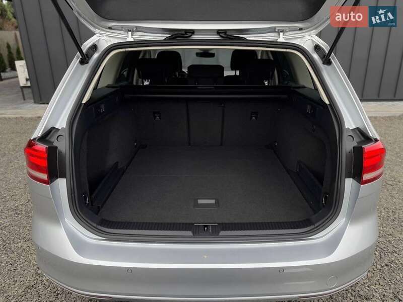 Универсал Volkswagen Passat 2018 в Киеве