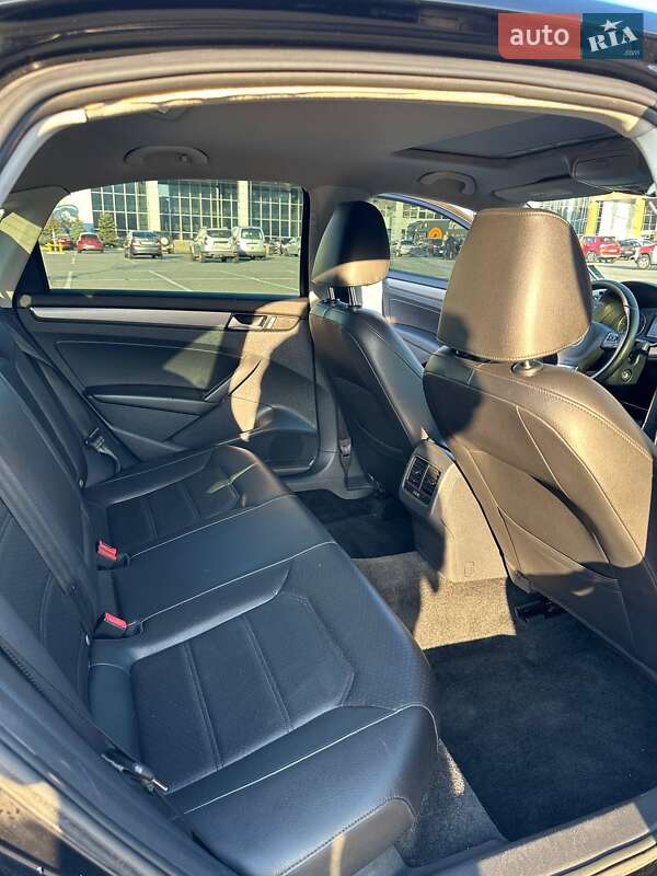 Седан Volkswagen Passat 2015 в Києві
