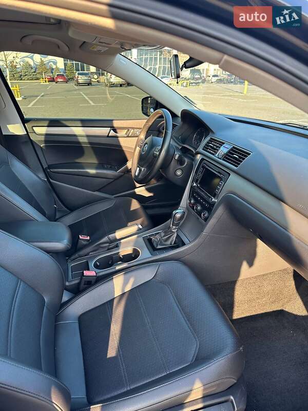 Седан Volkswagen Passat 2015 в Києві